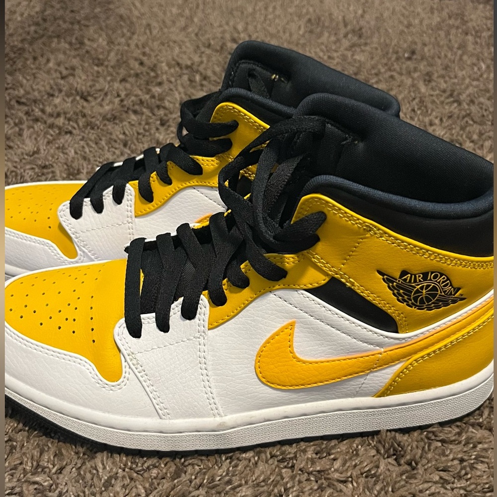 Air Jordan 1 Mid